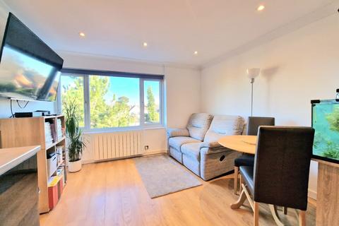 1 bedroom flat to rent, Osborne Court, 79 Osborne Road, Farnborough, GU14