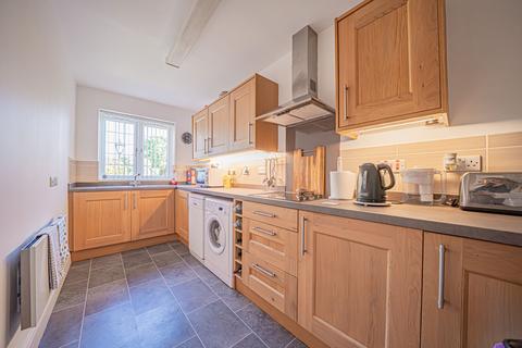 2 bedroom flat for sale, Avenue Road, Dorridge, B93