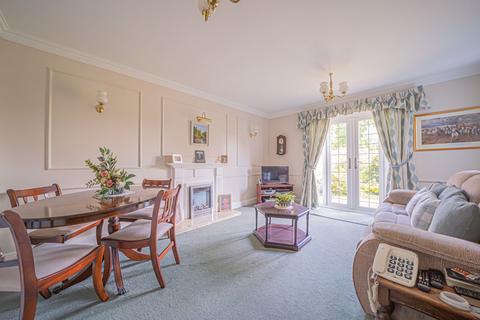 2 bedroom flat for sale, Avenue Road, Dorridge, B93