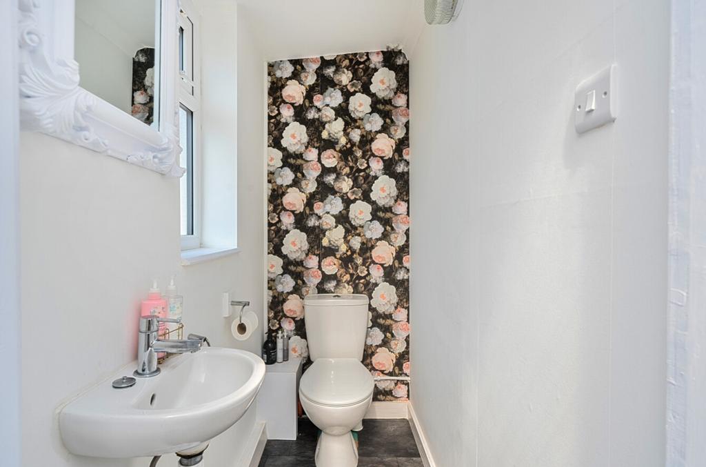 Downstairs toilet Dean Ewe Move Cheam and Sutton