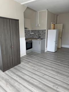1 bedroom flat to rent, West Cliff Gardens, Bournemouth, BH2
