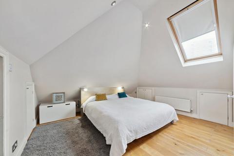 52 Heathfield Road, London, W3 8EJ