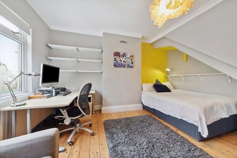 52 Heathfield Road, London, W3 8EJ