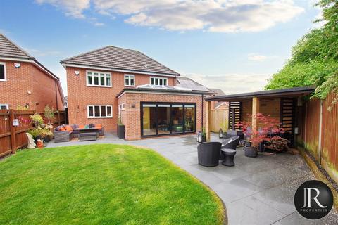 26 Pinetrees, Rugeley, WS15 1EQ