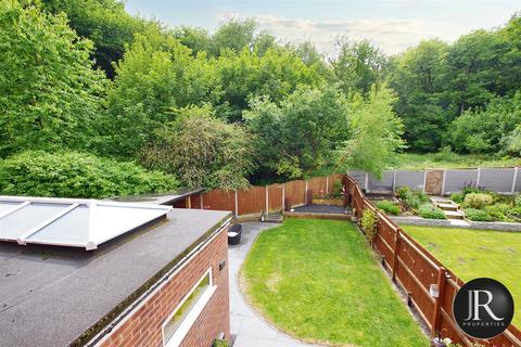 26 Pinetrees, Rugeley, WS15 1EQ
