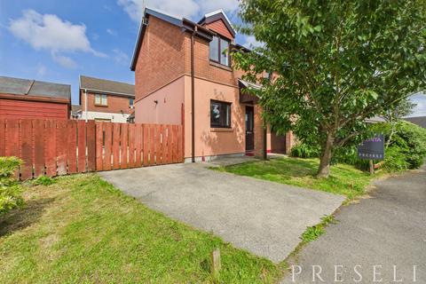 undefined, Maes Awel, Scleddau