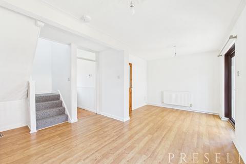 undefined, Maes Awel, Scleddau