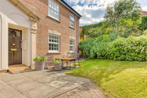 2 bedroom ground floor flat for sale, 30 Eastgate Gardens, Taunton