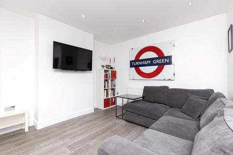 4 bedroom end of terrace house for sale, Highfield Road, London W3