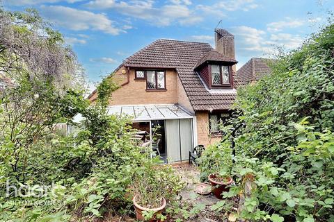 3 bedroom detached house for sale, Bernay Gardens, Milton Keynes