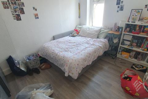 undefined, Flat 2, 20 Tewkesbury Street