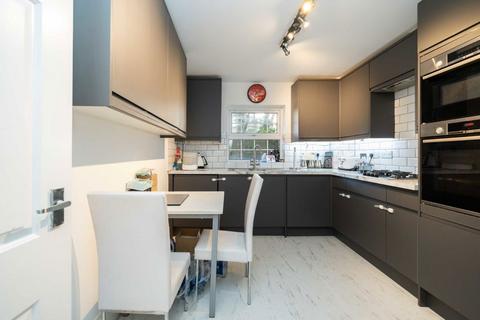 3 bedroom flat for sale, Sunningfields Road, London NW4