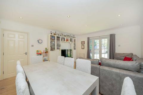 3 bedroom flat for sale, Sunningfields Road, London NW4