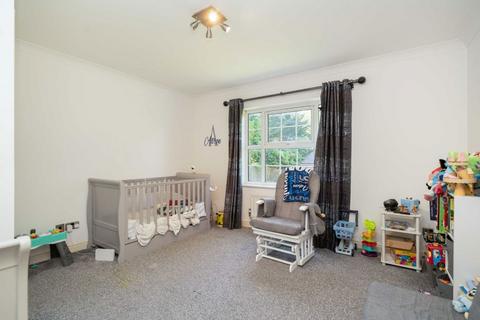 3 bedroom flat for sale, Sunningfields Road, London NW4