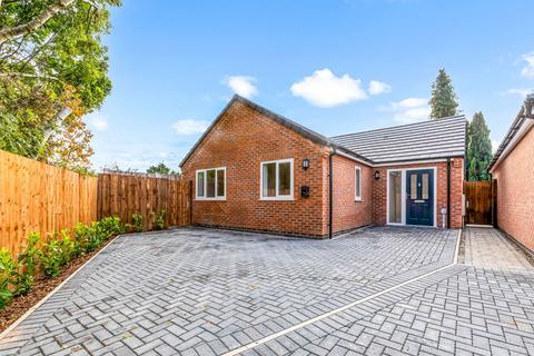 2 bedroom detached bungalow for sale, Elliott Drive, Leicester  LE3