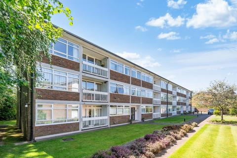 2 bedroom flat for sale, Killasser Court, Tadworth KT20