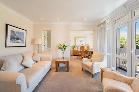 2 bedroom flat for sale, Killasser Court, Tadworth KT20