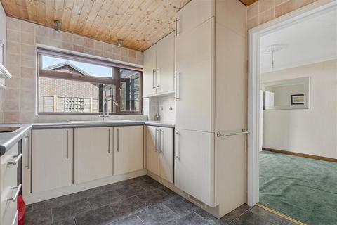 12 Hollyshaws, Stevenage, SG2 8NZ