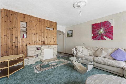 12 Hollyshaws, Stevenage, SG2 8NZ