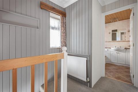 12 Hollyshaws, Stevenage, SG2 8NZ