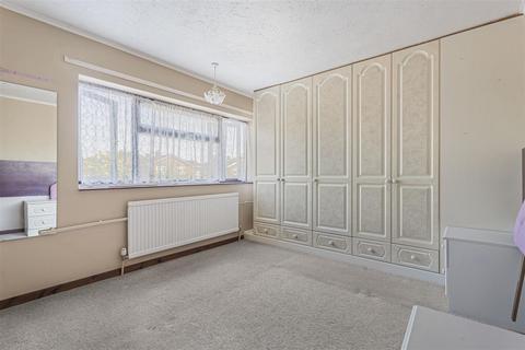 12 Hollyshaws, Stevenage, SG2 8NZ