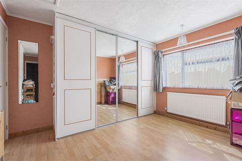 12 Hollyshaws, Stevenage, SG2 8NZ