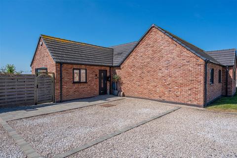 1 Lea Manor Gardens, Albrighton, Wolverhampton, WV7 3DD