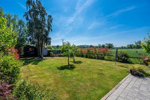 1 Lea Manor Gardens, Albrighton, Wolverhampton, WV7 3DD