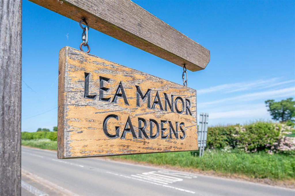 1 Lea Manor Gardens (32).jpg