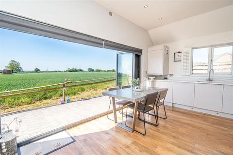 1 Lea Manor Gardens, Albrighton, Wolverhampton, WV7 3DD