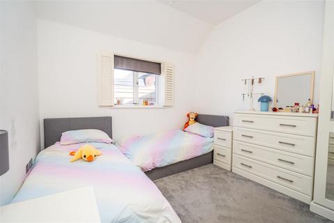 1 Lea Manor Gardens, Albrighton, Wolverhampton, WV7 3DD
