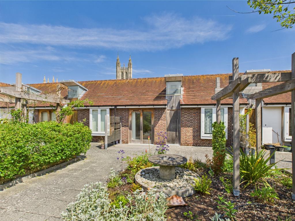 8 The City Gardens, Iron Bar Lane, Canterbury, Ke