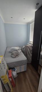 3 bedroom flat to rent, Oak Tree Dell, London NW9