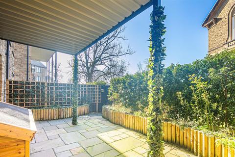9 East Court, Carriage Spring Drive, Broomhill, S10 3HH