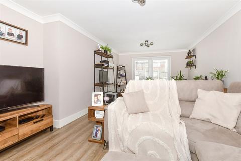 7 Beatty Close, Folkestone, CT19 6HY