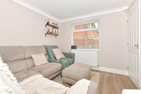 7 Beatty Close, Folkestone, CT19 6HY