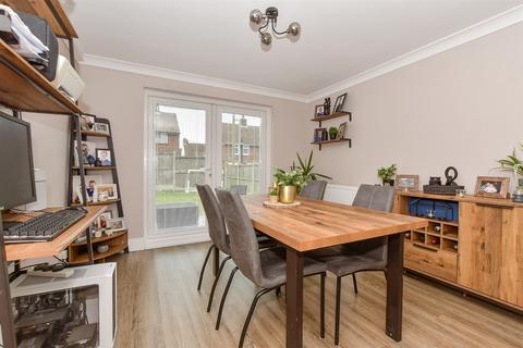 7 Beatty Close, Folkestone, CT19 6HY
