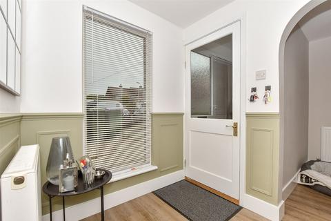 7 Beatty Close, Folkestone, CT19 6HY