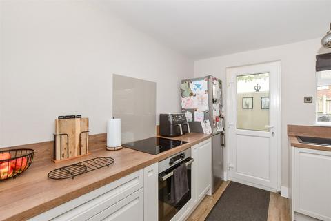 7 Beatty Close, Folkestone, CT19 6HY