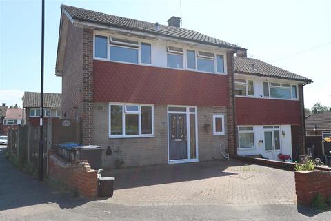 3 bedroom semi-detached house for sale, Redstart Close, Croydon