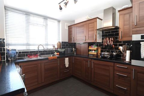 3 bedroom semi-detached house for sale, Redstart Close, Croydon
