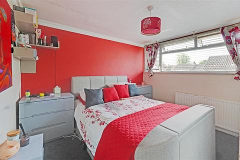 68 Redstart Close, New Addington, Croydon, CR0 0EU