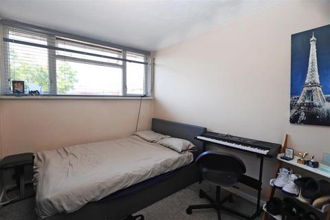 68 Redstart Close, New Addington, Croydon, CR0 0EU