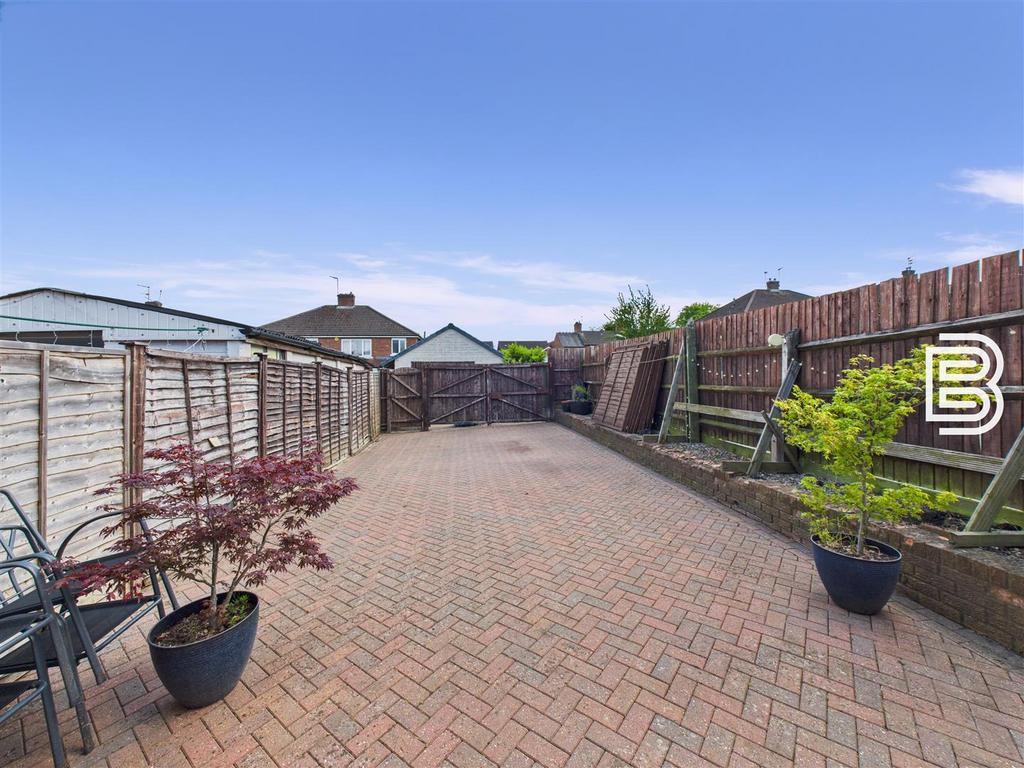 Rear Garden (2).jpg