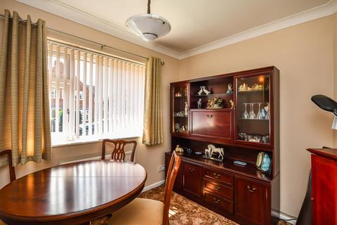 5 Kirkstone Crescent, Wombourne, Wolverhampton, WV5 8EH