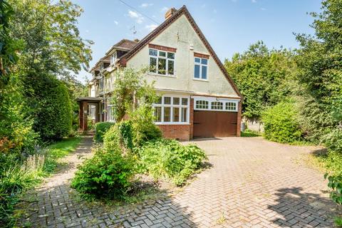 28b Holybrook Crescent, Reading, RG30 3LN