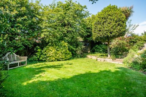 28b Holybrook Crescent, Reading, RG30 3LN
