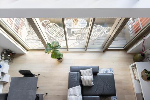 3 bedroom flat for sale, Tapestry, Canal Reach, King's Cross, London, N1C