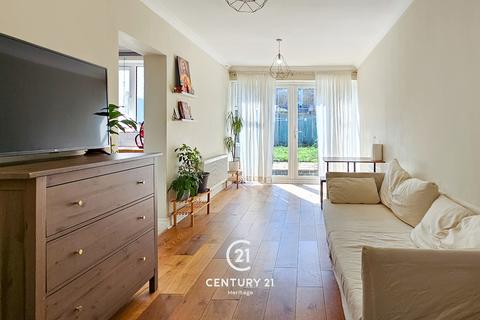 2 bedroom flat for sale, Glenthorne Road, Walthamstow, London