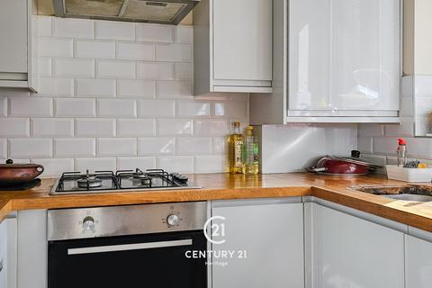 14 Glenthorne Road, London, E17 7AR